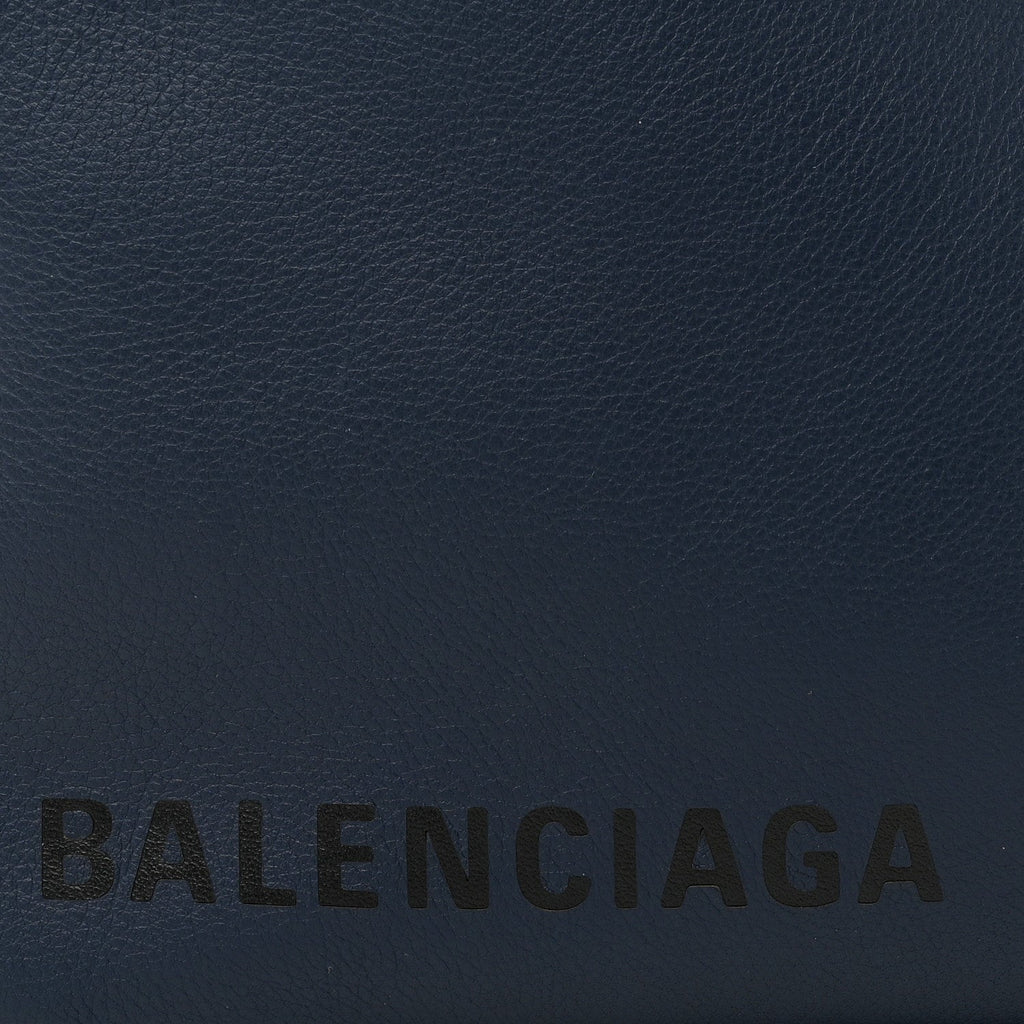 Calfskin Triangle Pouch M Bleu Canopee